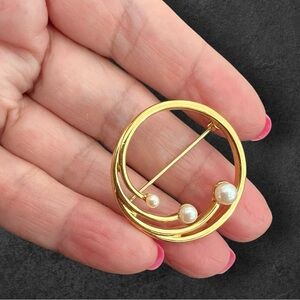 Vintage Monet Gold tone Pearl Brooch